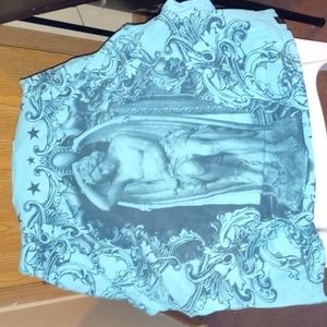 Light turquoise/black "RICH GANG" chained foot man holding crown statue T shirt